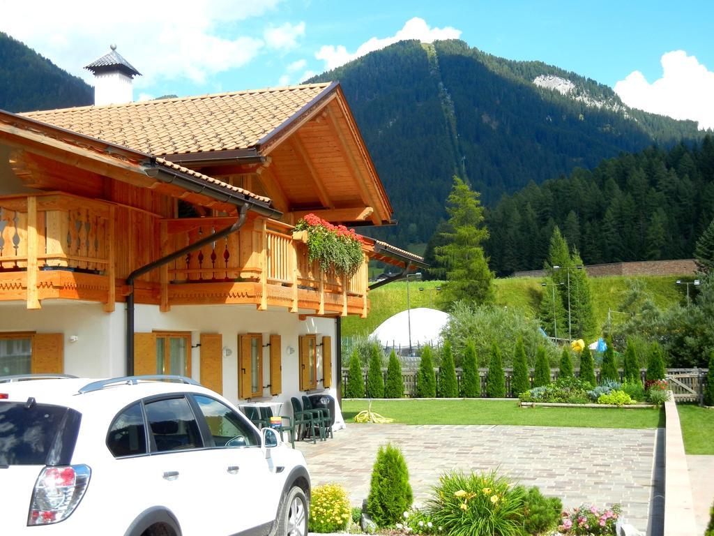 Anna Apartment Pozza di Fassa Eksteriør billede